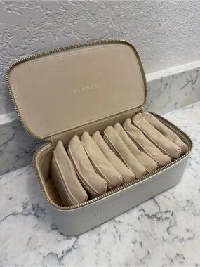 Vlando Travel Jewelry Organizer Case Beige w/ Removable Jewelry Pouches